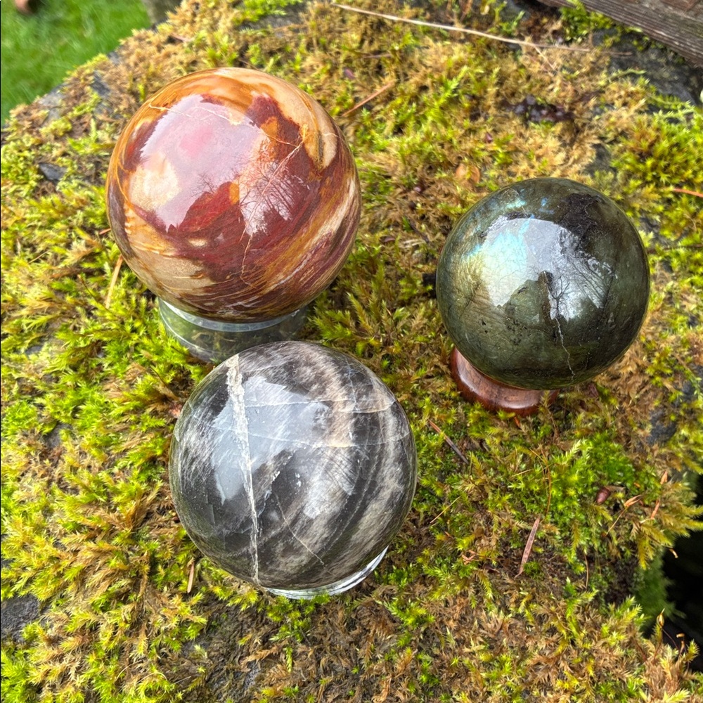 Bundle of 3 Crystal Spheres with Stands